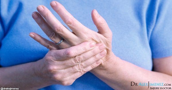 blog de imágenes de mujer con la mano en el dolor