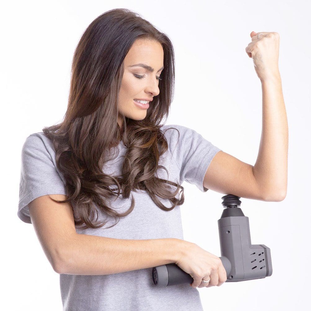 Closeup of physiotherapist using massage gun on female patient.  Chiropractor using massage gun on patient arm, Percussion or vibration  therapy on body 30964983 Stock Photo at Vecteezy