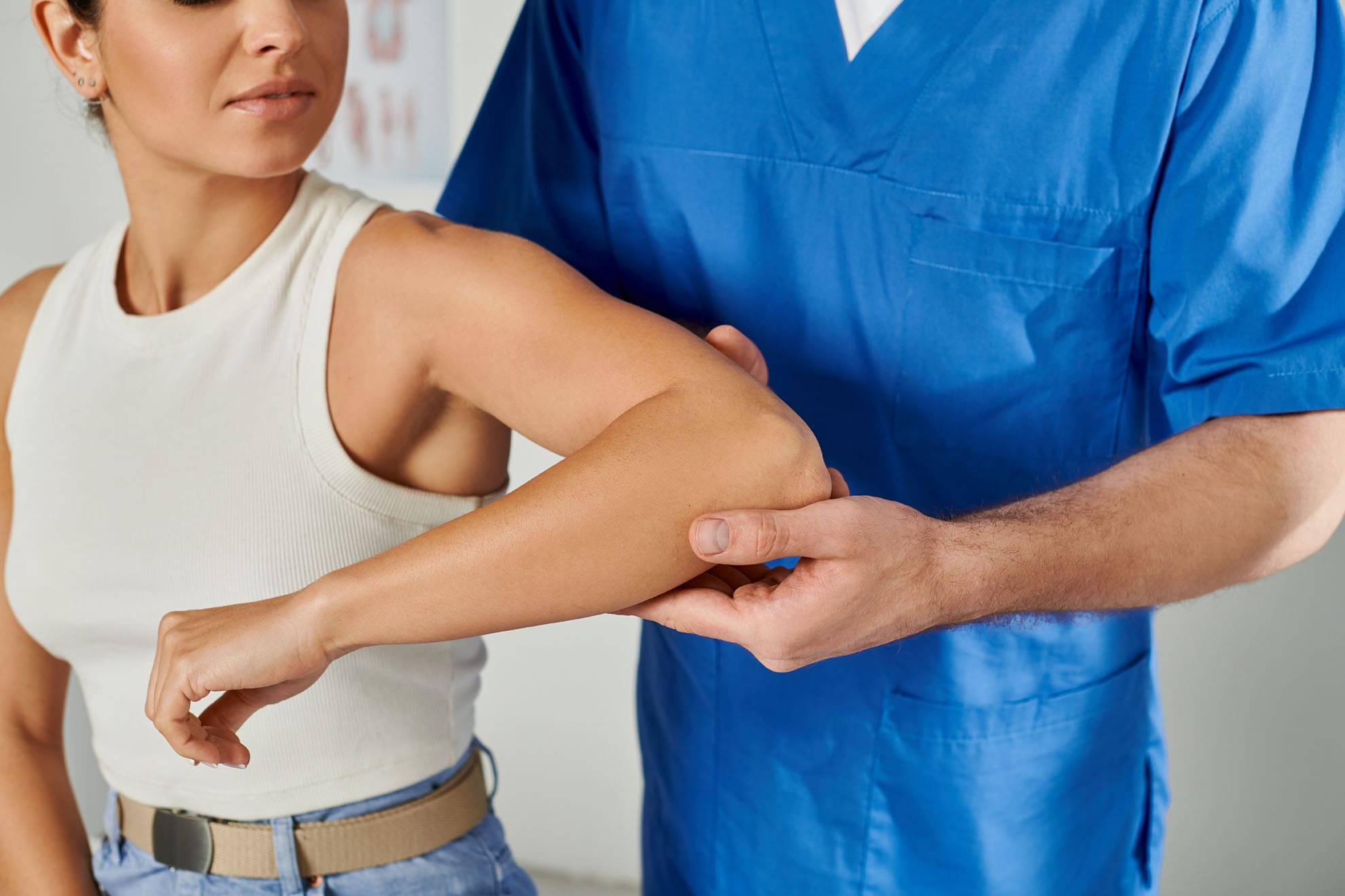 Lifting-Related Elbow Pain: Causes and Treatment Options